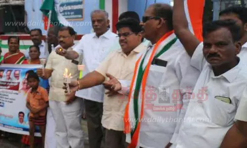 காங்கிரசார் மெழுகுவர்த்தி ஏந்தி ஆர்ப்பாட்டம் காங்கிரசார் மெழுகுவர்த்தி ஏந்தி ஆர்ப்பாட்டம்