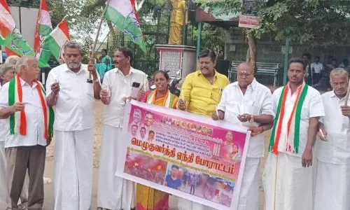 காங்கிரஸ் கட்சியினர் மெழுகுவர்த்தி ஏந்தி ஆர்ப்பாட்டம் காங்கிரஸ் கட்சியினர் மெழுகுவர்த்தி ஏந்தி ஆர்ப்பாட்டம்