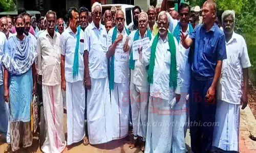 ஆலோசனை கூட்டத்தை புறக்கணித்த விவசாய சங்கத்தினர்