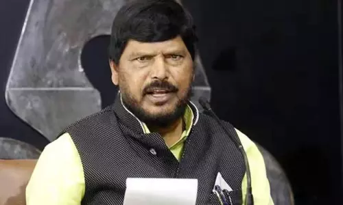 மனித கழிவுகளை மனிதர்களே அள்ளும் நிலை தொடர்கிறது - மத்திய மந்திரி தகவல்