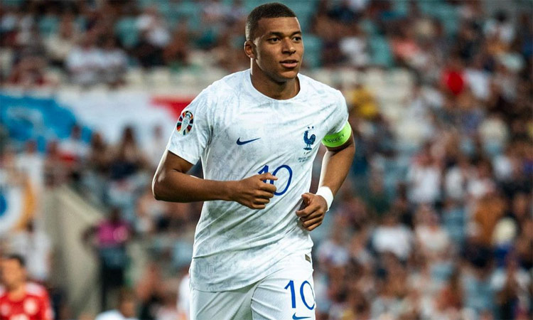 2700 கோடி ரூபாய் ஒப்பந்தம்: சவுதி அணியை சந்திக்கும் வாய்ப்பை நிராகரித்த கால்பந்து வீரர்