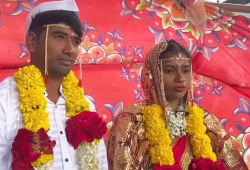 அகமதுநகர் அருகே சுடுகாட்டில் நடந்த வினோத திருமணம் அகமதுநகர் அருகே சுடுகாட்டில் நடந்த வினோத திருமணம்