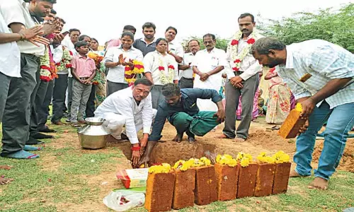 காஞ்சீபுரம் மாவட்டம் வளையக்கரணை ஊராட்சியில், அரசு பள்ளிக்கு கூடுதல் வகுப்பறை கட்டிடம் கட்டுவதற்கான பணி தொடக்கம் காஞ்சீபுரம் மாவட்டம் வளையக்கரணை ஊராட்சியில், அரசு பள்ளிக்கு கூடுதல் வகுப்பறை கட்டிடம் கட்டுவதற்கான பணி தொடக்கம்