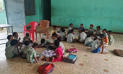 சமுதாய கூடத்தில் செயல்படும்  தொடக்கப்பள்ளி