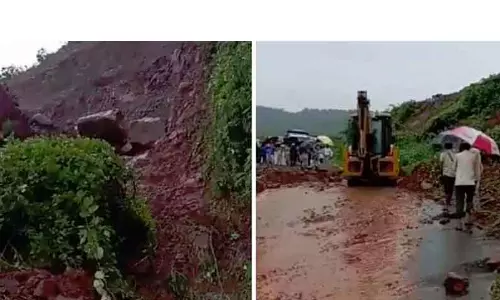 மும்பை- கோவா, மும்பை- புனே விரைவு சாலைகளில் நிலச்சரிவால் போக்குவரத்து பாதிப்பு மும்பை- கோவா, மும்பை- புனே விரைவு சாலைகளில் நிலச்சரிவால் போக்குவரத்து பாதிப்பு