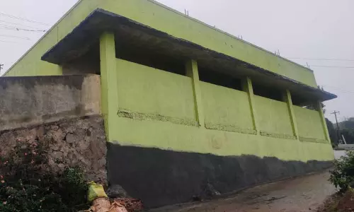 தினத்தந்தி செய்தி எதிரொலி:பழுதடைந்த அரசு பள்ளி கட்டிடம் சீரமைப்பு-பெற்றோர், மாணவர்கள் மகிழ்ச்சி