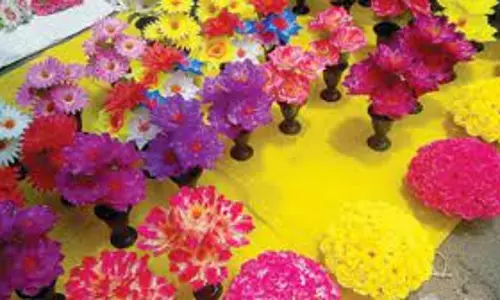 குன்னூரில் பிளாஸ்டிக் பூக்களுக்கு தடை-நகராட்சி கூட்டத்தில் முடிவு