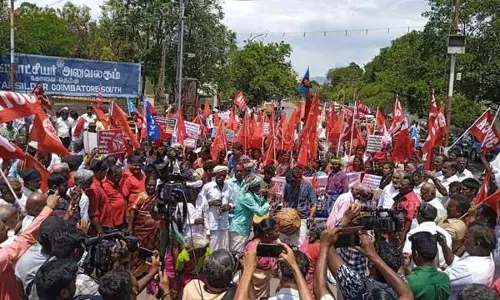 இந்திய கம்யூனிஸ்டு கட்சியினர் ஆர்ப்பாட்டம்