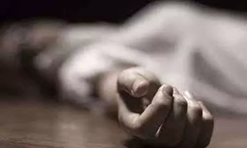 ஆற்றில் ஆண் பிணம்