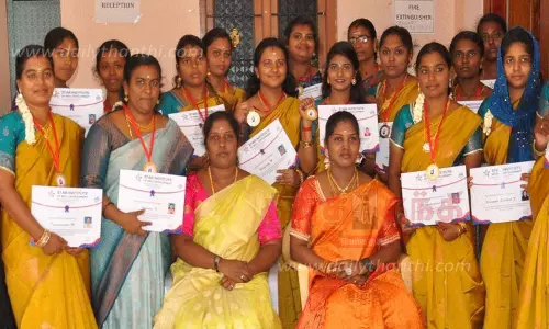 தையல் பயிற்சி முடித்தவர்களுக்கு சான்றிதழ்