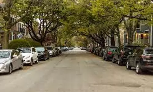 தனது வீட்டு முன்பு நிறுத்தப்படும் வாகனங்களால் பாதிப்பு-சித்தராமையாவிடம் பக்கத்து வீட்டுகாரர் புகார்