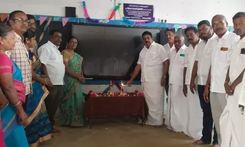 பள்ளிகளில் ஸ்மார்ட்போர்டு திட்டம்