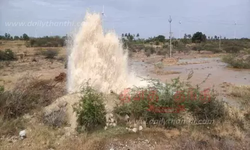 குடிநீர் குழாய் உடைந்து வீணாக செல்லும் தண்ணீர்