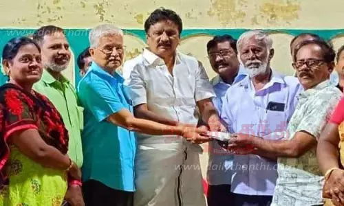 முத்தாரம்மன் கோவில் கட்டுமான பணிக்கு ரூ.1 லட்சம் நிதி முத்தாரம்மன் கோவில் கட்டுமான பணிக்கு ரூ.1 லட்சம் நிதி