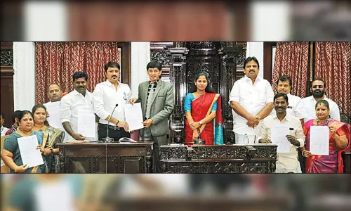 9 கவுன்சிலர்கள் போட்டியின்றி தேர்வு