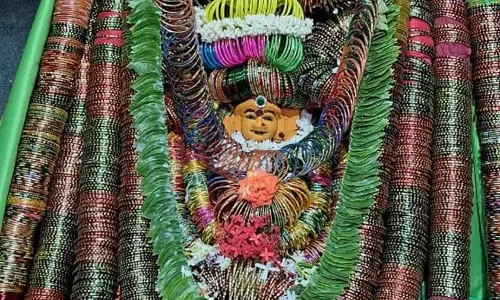 அம்மன் கோவில்களில் சிறப்பு வழிபாடு அம்மன் கோவில்களில் சிறப்பு வழிபாடு