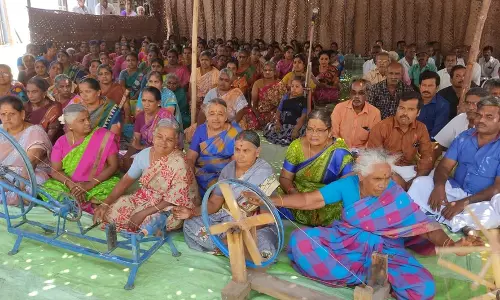 கைத்தறி நெசவாளர்கள் உண்ணாவிரதம் கைத்தறி நெசவாளர்கள் உண்ணாவிரதம்