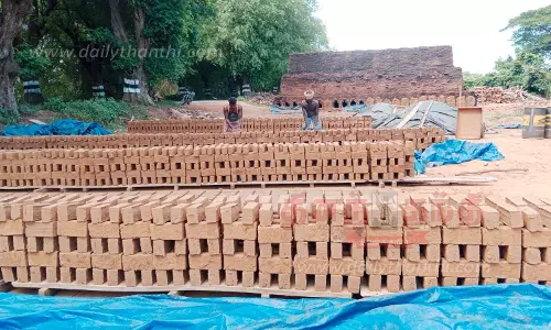 செங்கல் தயாரிக்கும் பணி மும்முரம்