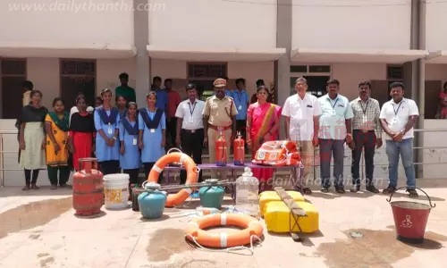 சேந்தமங்கலம் அரசு கல்லூரியில்தீயணைப்பு துறை செயல்விளக்க நிகழ்ச்சி சேந்தமங்கலம் அரசு கல்லூரியில்தீயணைப்பு துறை செயல்விளக்க நிகழ்ச்சி
