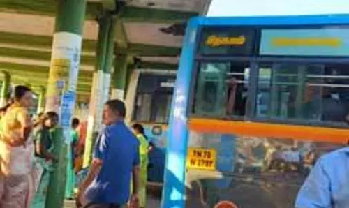 மேற்கூரை காங்கிரீட் பெயர்ந்து விழுந்து பள்ளி மாணவி காயம்