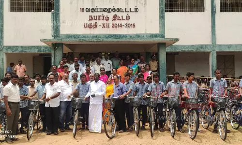 பள்ளி மாணவர்களுக்கு விலையில்லா சைக்கிள் பள்ளி மாணவர்களுக்கு விலையில்லா சைக்கிள்