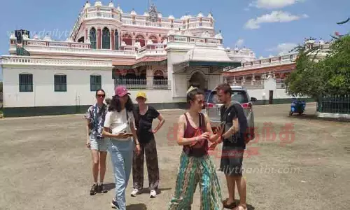 காரைக்குடிக்கு வரும் வெளிநாட்டு சுற்றுலா பயணிகளுக்கு தகுந்த வசதிகளை செய்துகொடுக்க வேண்டும் சமூக ஆர்வலர்கள் கோரிக்கை