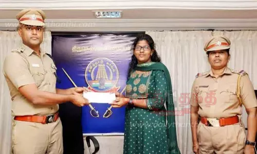 போலீசாரின் குழந்தைகளுக்கு சூப்பிரண்டு பாராட்டு