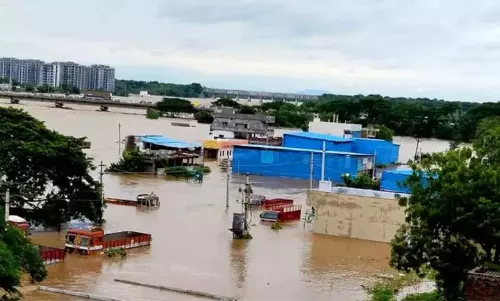 தெலுங்கானாவில் வெளுத்து வாங்கும் கனமழை: வெள்ளத்தில் அடித்து செல்லப்பட்டு 8 பேர் பலி