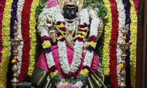 ஆடி மாத 2-வது வெள்ளிக்கிழமை: அம்மன் கோவில்களில் சிறப்பு வழிபாடு-திரளான பக்தர்கள் தரிசனம்