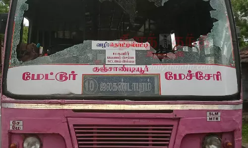 சதாசிவம் எம்.எல்.ஏ. பங்கேற்ற போராட்டத்தில் அரசு பஸ் கண்ணாடி உடைப்பு