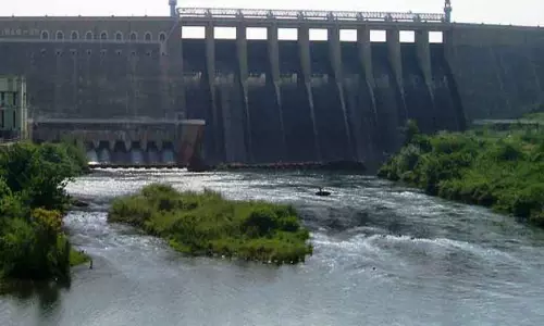 நீர்ப்பிடிப்பு பகுதியில் மழை பெய்யாததால் பவானிசாகர் அணைக்கு நீர்வரத்து குறைந்தது