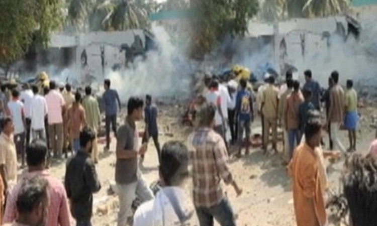 கிருஷ்ணகிரி: பட்டாசு குடோனில் வெடிவிபத்து - 4 பேர் பலி