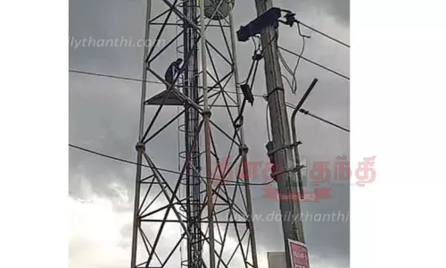 ஊராட்சி மன்ற உறுப்பினர் செல்போன் டவரில் ஏறி தற்கொலை மிரட்டல்