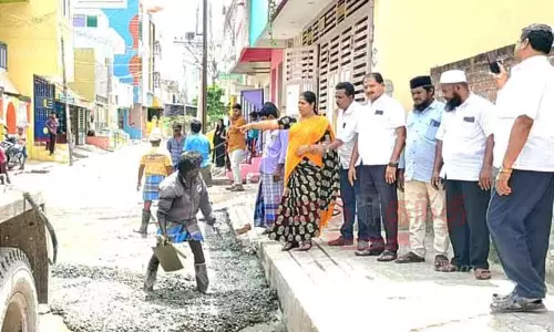 ரூ.1¼ கோடியில் சிமெண்டு சாலைகள் அமைக்கும் பணி