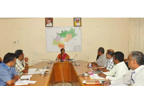 சாலைகளில் சுற்றித் திரியும் மாடுகளின்  உரிமையாளர்களுக்கு அபராதம்