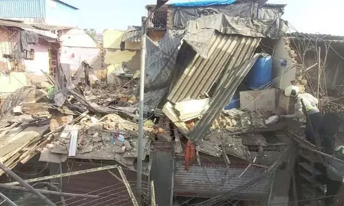 தாராவியில்  வீடு இடிந்து விழுந்து பெண் காயம்