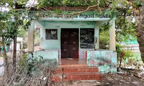 இடிந்து விழும் நிலையில் கிராம நிர்வாக அலுவலக கட்டிடம்