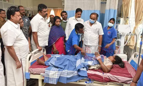 பட்டாசு வெடிவிபத்தில் காயமடைந்தவர்களுக்கு அமைச்சர் அர.சக்கரபாணி நேரில் ஆறுதல்