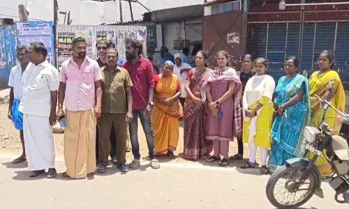 மதுக்கடையை அகற்றக்கோரி பொதுமக்கள் ஆர்ப்பாட்டம் மதுக்கடையை அகற்றக்கோரி பொதுமக்கள் ஆர்ப்பாட்டம்