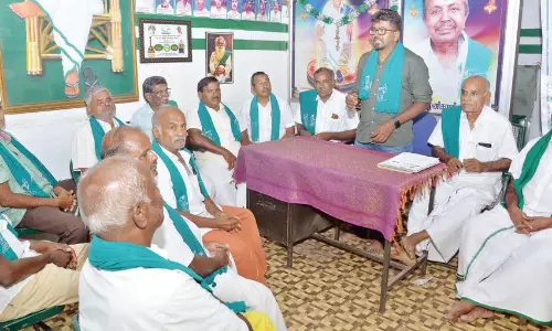 சிதறு தேங்காய் உடைப்பு போராட்டம் சிதறு தேங்காய் உடைப்பு போராட்டம்