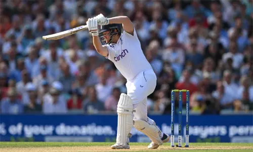 ஆஷஸ் கடைசி டெஸ்ட்: 3-ஆம் நாள் ஆட்டநேர முடிவில் இங்கிலாந்து அணி 389/9