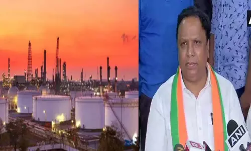 எண்ணெய் சுத்திகரிப்பு ஆலை திட்டத்தை எதிர்த்ததன் மூலம் பாகிஸ்தானுக்கு உத்தவ் சிவசேனா உதவியதா? பா.ஜனதா கேள்வி எண்ணெய் சுத்திகரிப்பு ஆலை திட்டத்தை எதிர்த்ததன் மூலம் பாகிஸ்தானுக்கு உத்தவ் சிவசேனா உதவியதா? பா.ஜனதா கேள்வி