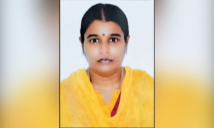 ஆவடி அருகே ரெயிலில் அடிபட்டு பெண் பலி