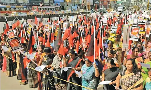 மணிப்பூர் சம்பவத்தை கண்டித்து தி.மு.க. மகளிரணி ஆர்ப்பாட்டம்