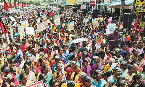 மறைமலைநகர், குன்றத்தூரில் தி.மு.க.வினர் ஆர்ப்பாட்டம்