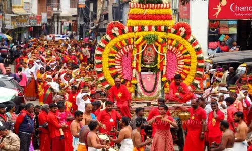 ஊட்டியில் கஞ்சி கலய ஊர்வலம் ஊட்டியில் கஞ்சி கலய ஊர்வலம்