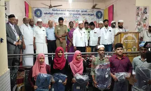 மாணவ-மாணவிகளுக்கு பரிசு