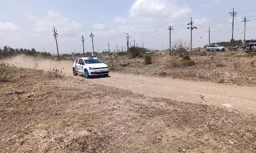 தேசிய அளவிலான கார் பந்தயம் தேசிய அளவிலான கார் பந்தயம்