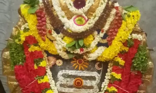 பிரதோஷத்தையொட்டிசிவசக்தி ஈஸ்வரர் கோவிலில் சிறப்பு பூஜை