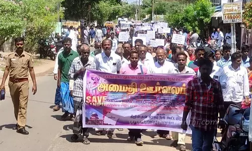 கிறிஸ்தவ கிராம நல கூட்டமைப்பினர் அமைதி ஊர்வலம்